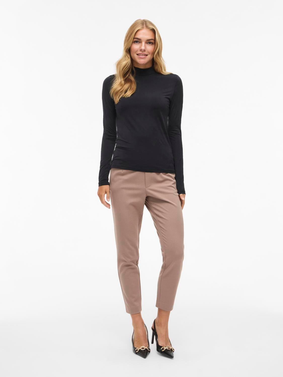 model_shot-front_full